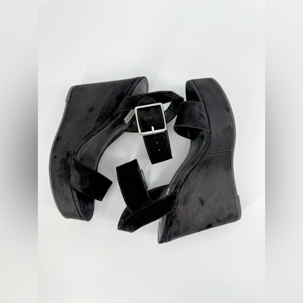 Steve Madden Elegant Black Wedge Heels - Picture 5 of 12